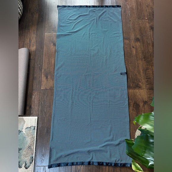 Lululemon blue scarf - Picture 3 of 3